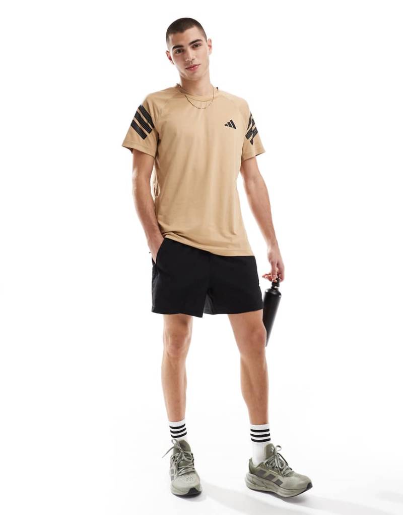 adidas Training - Essentials Gym+ - T-Shirt in Steinbeige mit 3-Streifen-Detail-Neutral von adidas performance