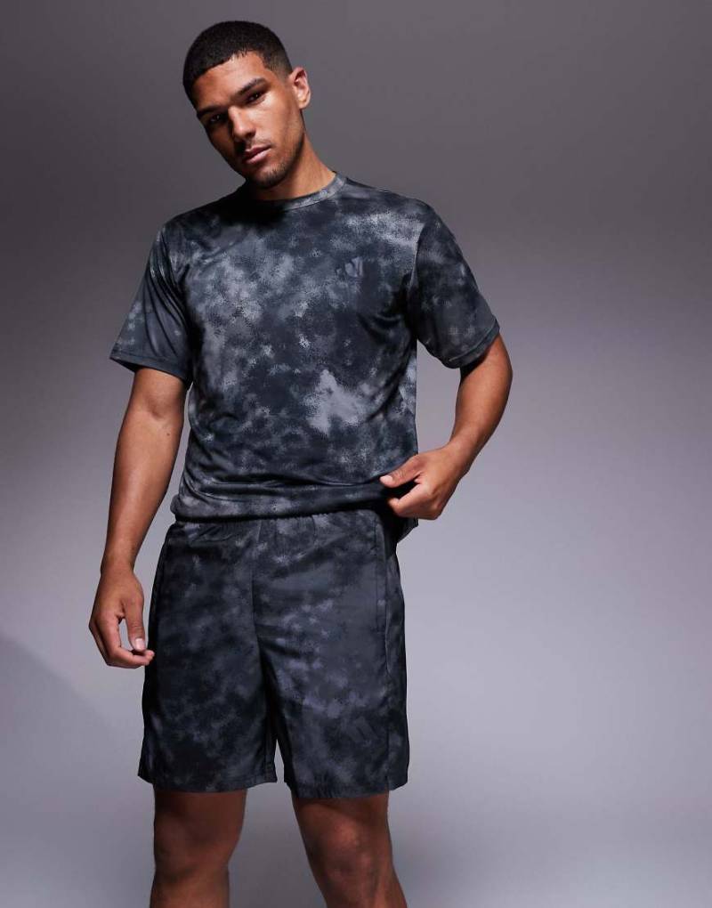 adidas Training - Essentials - Schwarz und Grau gemusterte Shorts von adidas performance
