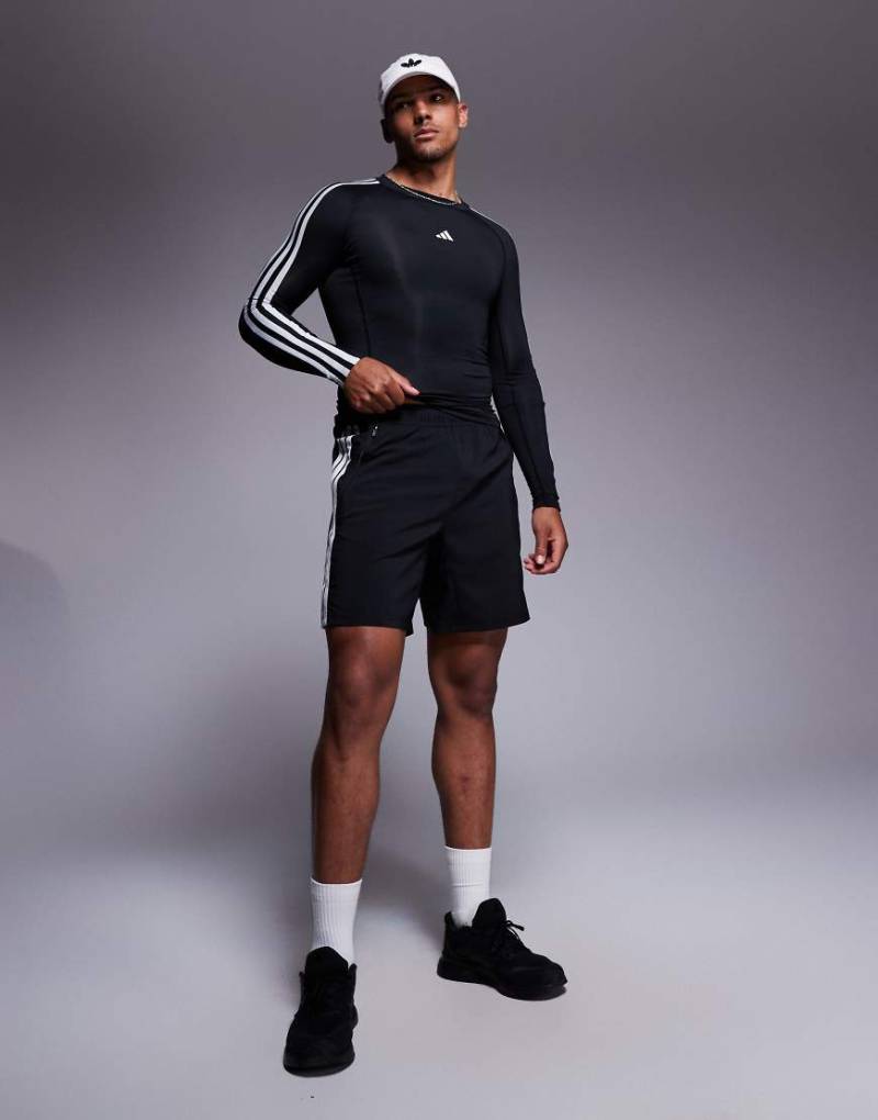 adidas Training - Essentials - Shorts aus Webstoff in Schwarz mit den 3 Streifen von adidas performance
