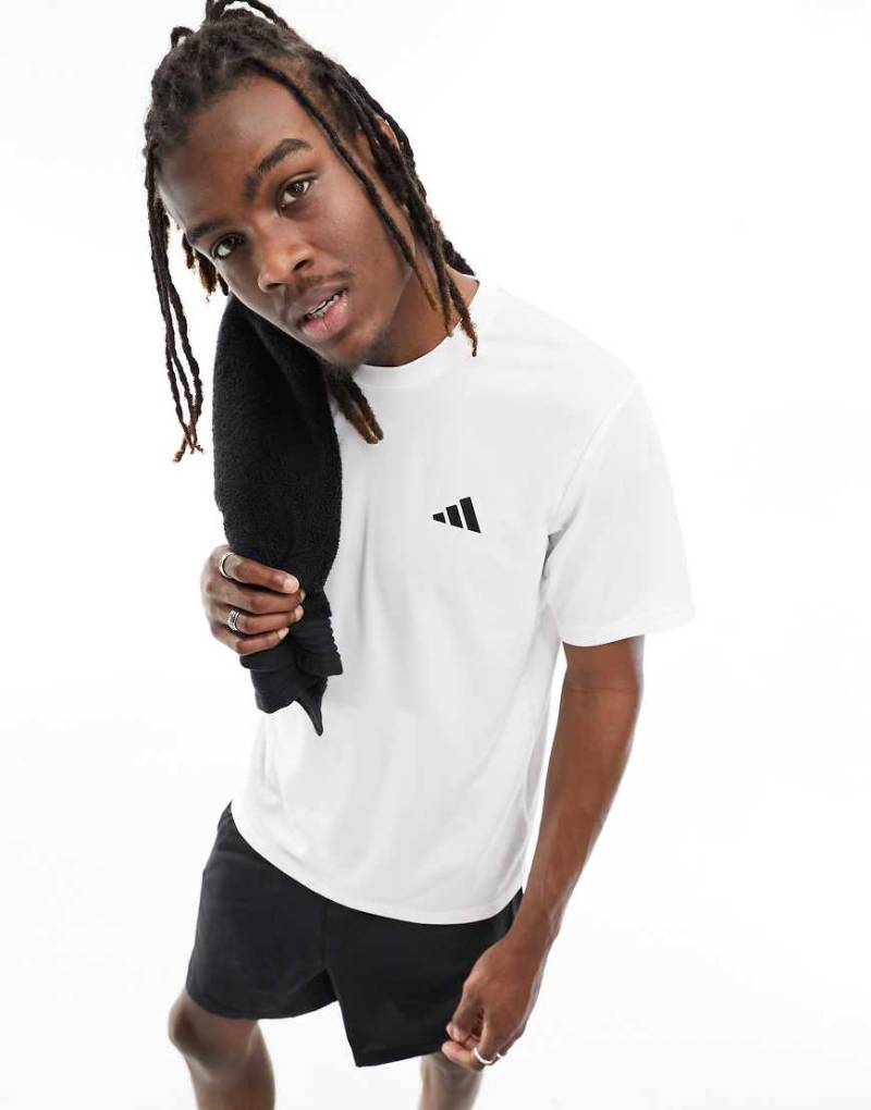 adidas Training - Essentials - T-Shirt in Weiß von adidas performance