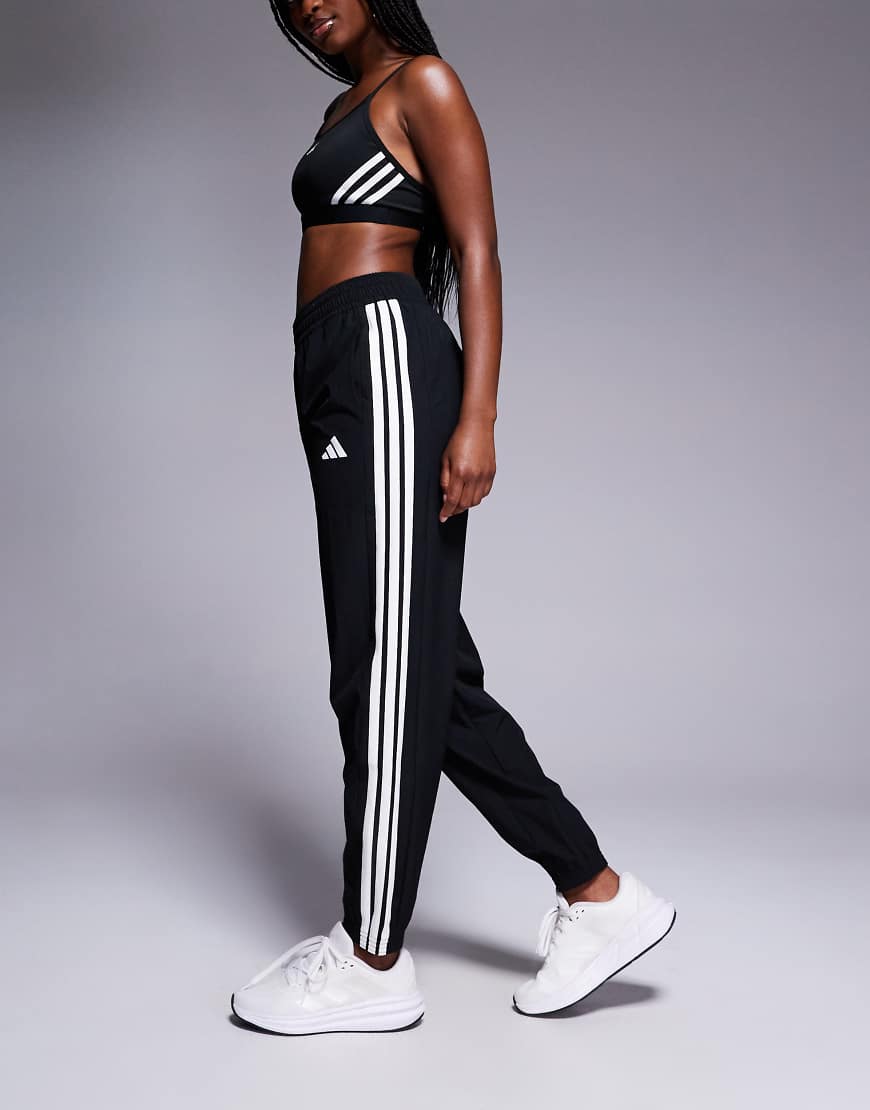 adidas Training - Jogginghose mit den 3 Streifen in Schwarz adidas Training - Jogginghose mit den 3 Streifen in Schwarz von adidas performance