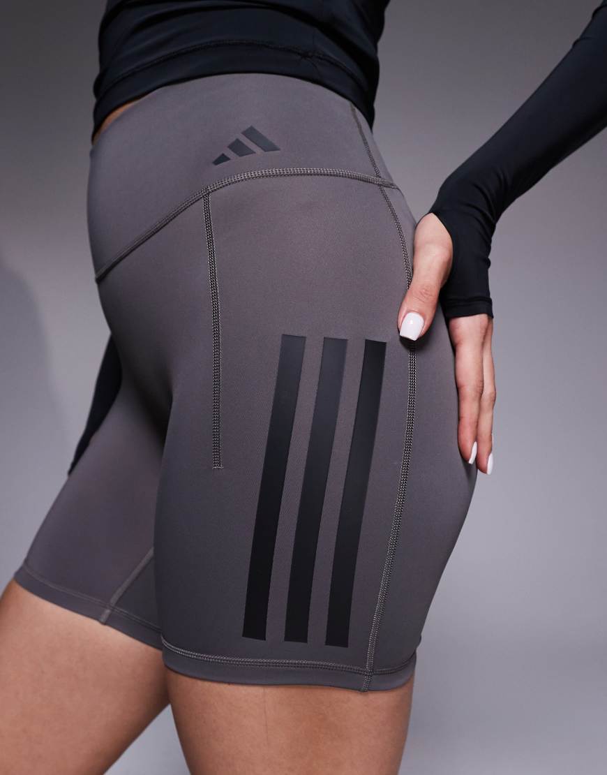 adidas Training - Optime - Knappe Shorts in Dunkelgrau mit 3 Streifen von adidas performance