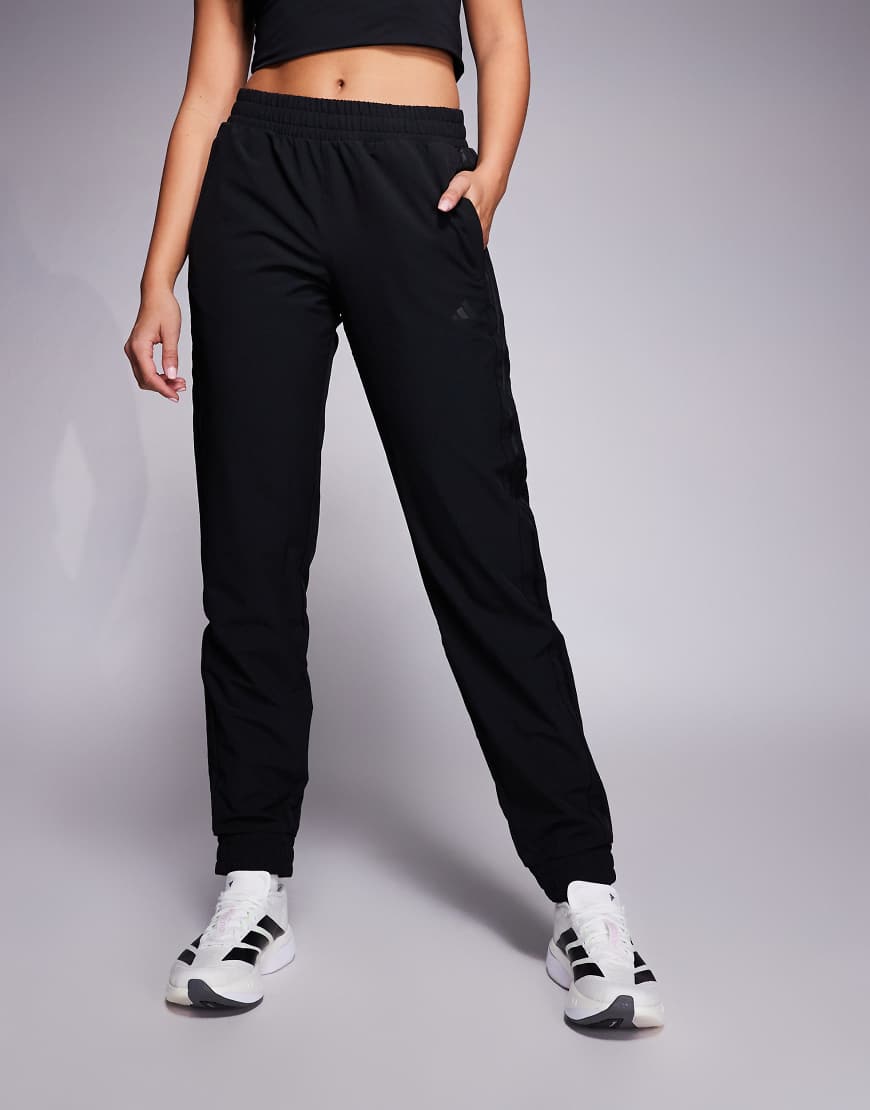 adidas Training - Pacer - Jogginghose aus Webstoff in Schwarz adidas Training - Pacer - Jogginghose aus Webstoff in Schwarz von adidas performance