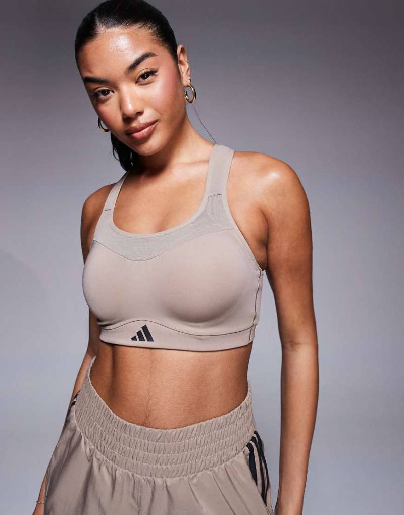 adidas Training - Strength - Sport-BH in Kreidebraun mit hoher Stützkraft von adidas performance