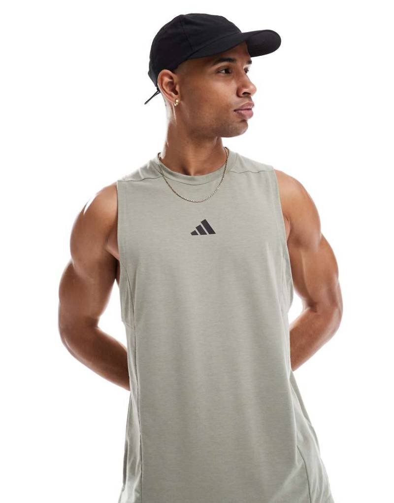 adidas Training - Strength - Tanktop in Grau von adidas performance