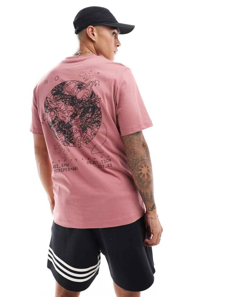 adidas Training - T-Shirt in Ochsenblutrot mit kreisförmigem Grafikprint von adidas performance