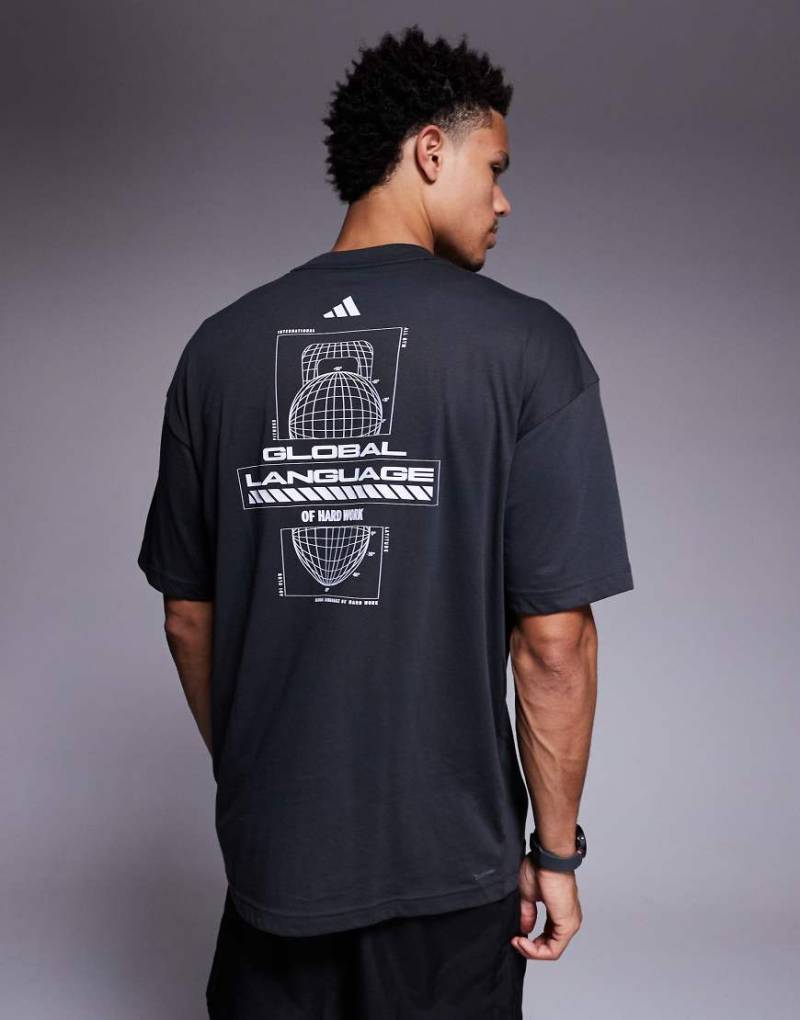 adidas Training - T-Shirt in Schwarz mit Globus-Rückenprint von adidas performance
