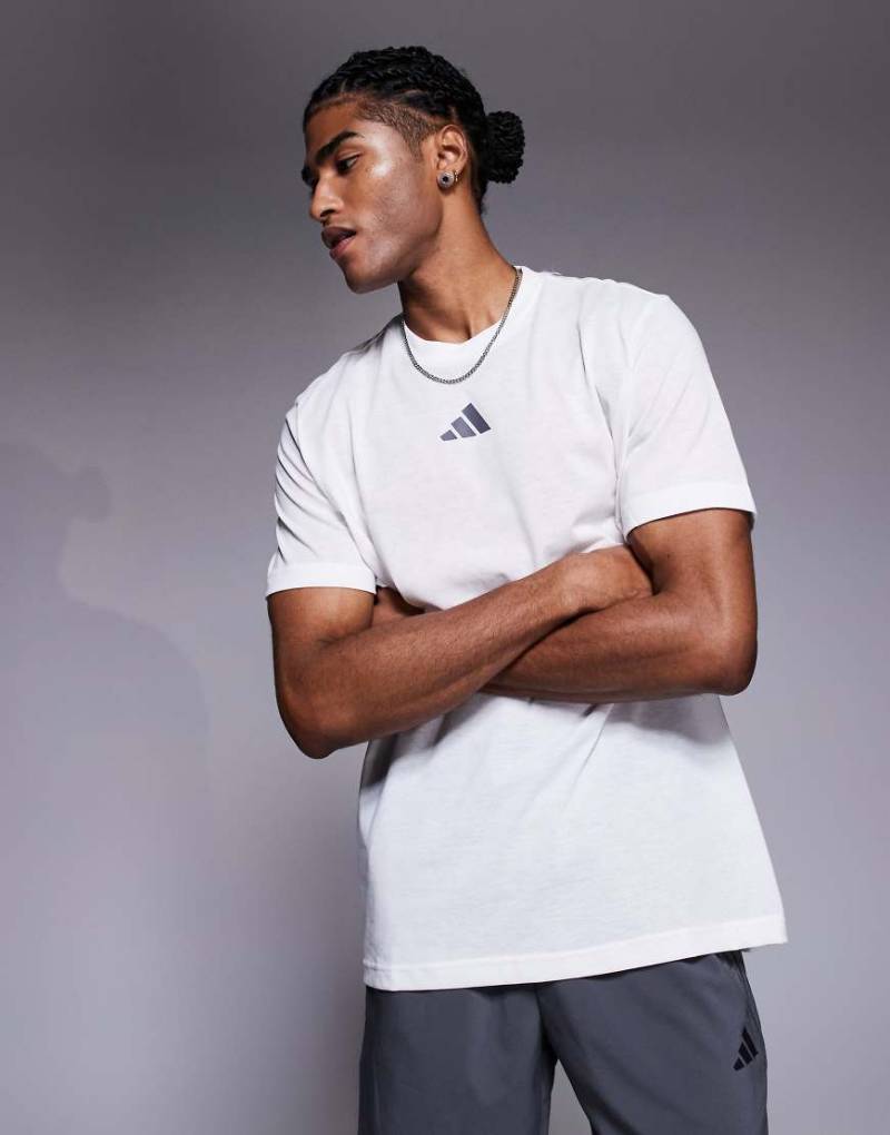 adidas Training - T-Shirt in Weiß mit „Progress"-Rückenprint von adidas performance