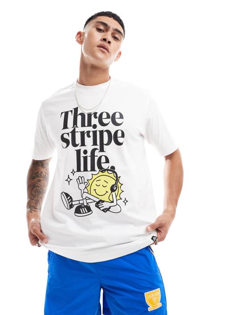 adidas Training - T-Shirt in Weiß mit „Three Stripe Life"-Grafikprint von adidas performance