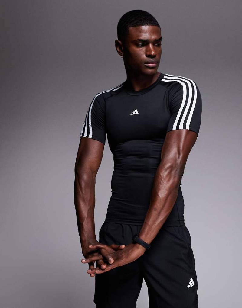 adidas - Training Techfit - T-Shirt in Schwarz von adidas performance