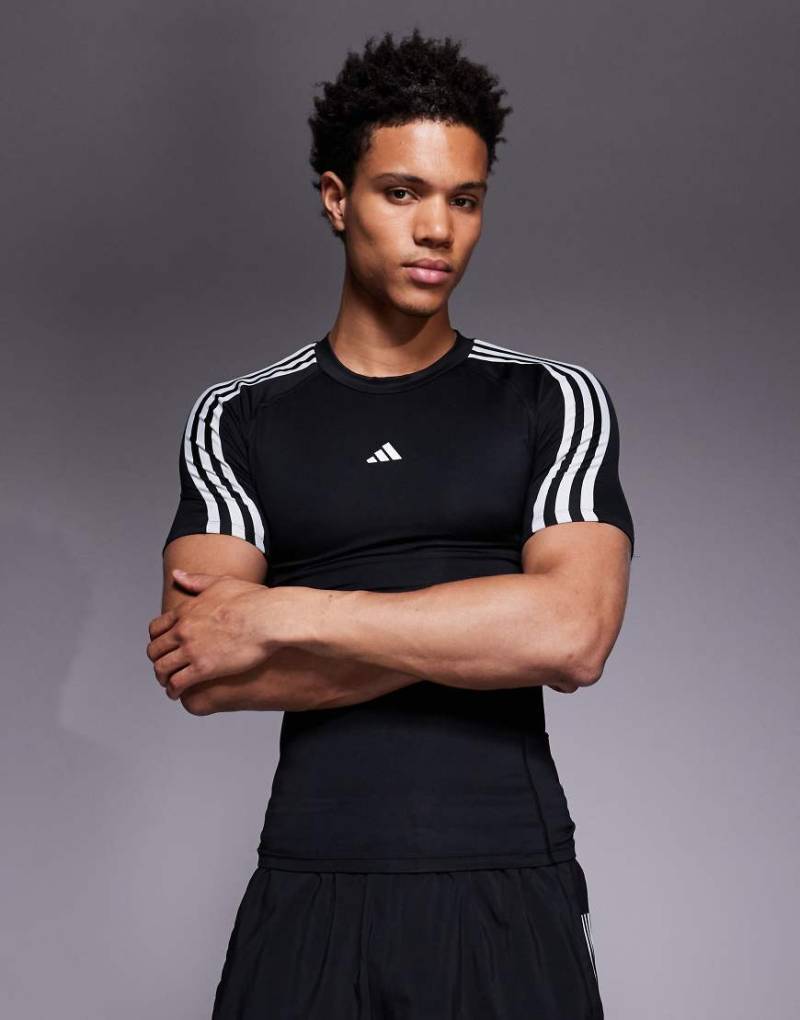 adidas - Training Techfit - T-Shirt in Schwarz von adidas performance