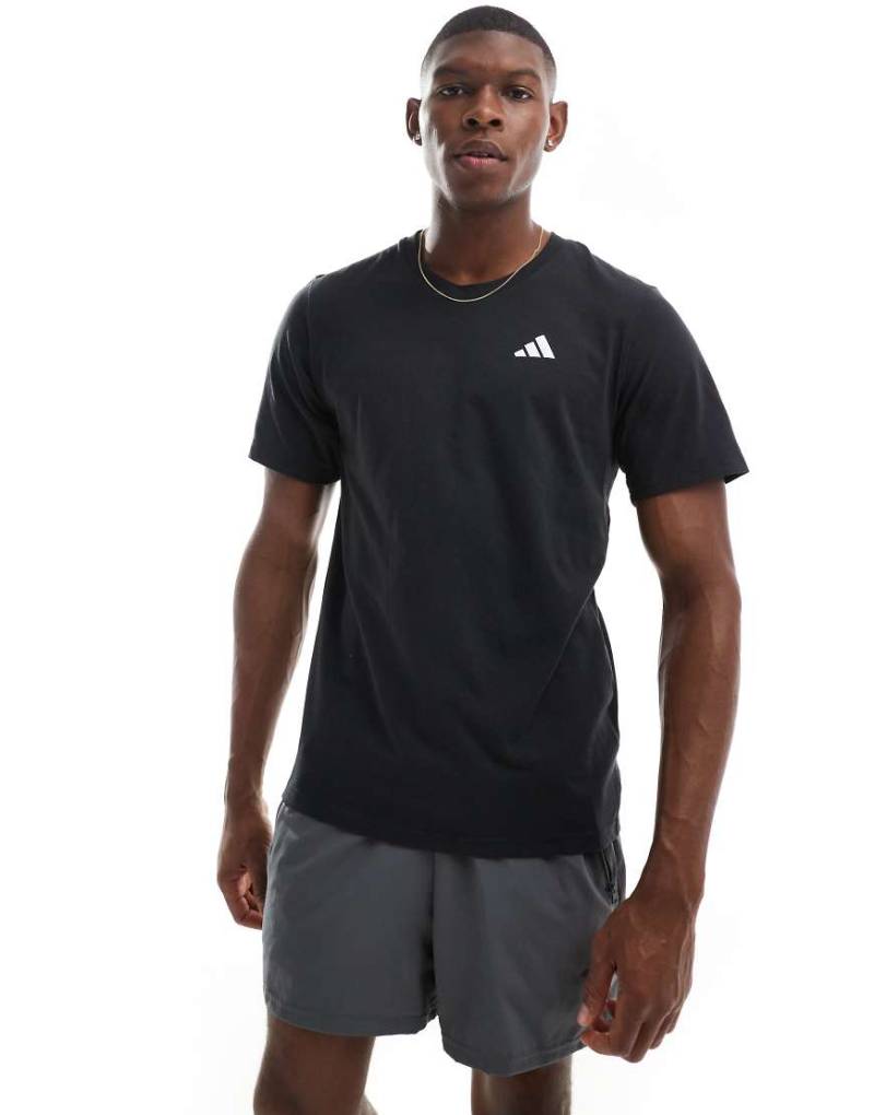 adidas Training - Train Essentials - T-Shirt in Schwarz von adidas performance