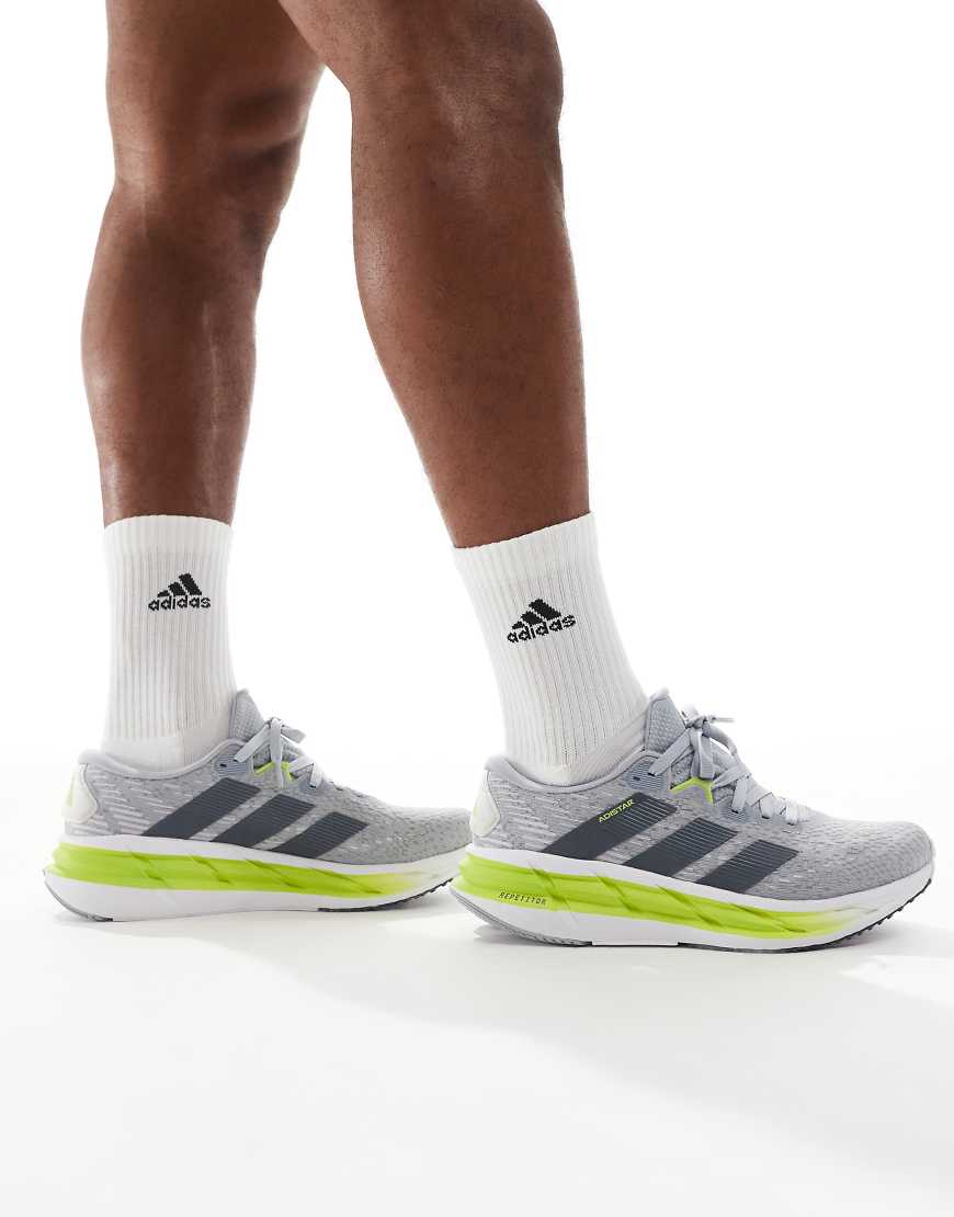 adidas performance - Adistar 4 - Laufschuhe in Halo Silver/Onix/Solar Slime-Silber adidas performance - Adistar 4 - Laufschuhe in Halo Silver/Onix/Solar Slime-Silber von adidas performance