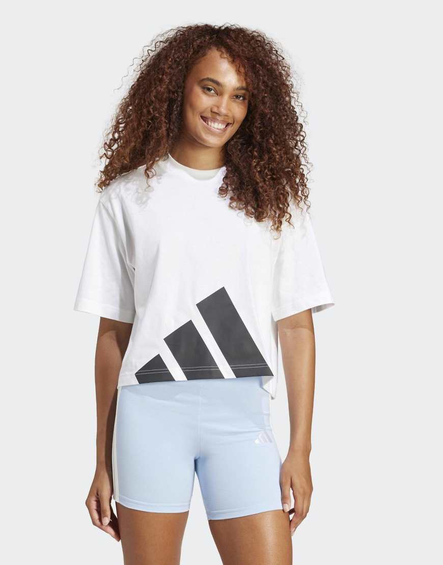 adidas performance - Essentials - Boyfriend-T-Shirt in Weiß / Schwarz mit großem Logo von adidas performance