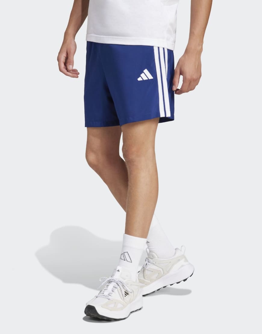 adidas performance - Essentials - Chealsea-Shorts in Dunkelblau / Weiß mit den drei Streifen von adidas performance