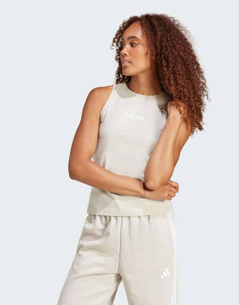 adidas performance - Essentials - Schmal geschnittenes Baumwoll-Tanktop in Beige / Weiß mit linearem Logo-Neutral von adidas performance