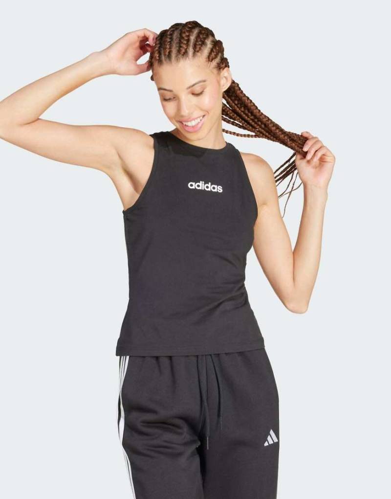 adidas performance - Essentials - Schmal geschnittenes Baumwoll-Tanktop in Schwarz / Weiß mit linearem Logo adidas performance - Essentials - Schmal geschnittenes Baumwoll-Tanktop in Schwarz / Weiß mit linearem Logo von adidas performance