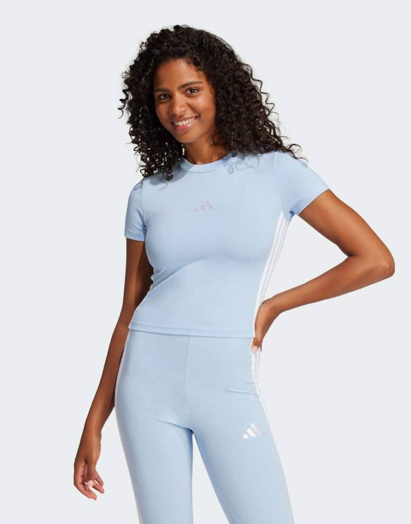 adidas performance - Essentials - T-Shirt in leuchtendem Blau / Weiß mit den drei Streifen und knappem, schmalem Schnitt von adidas performance