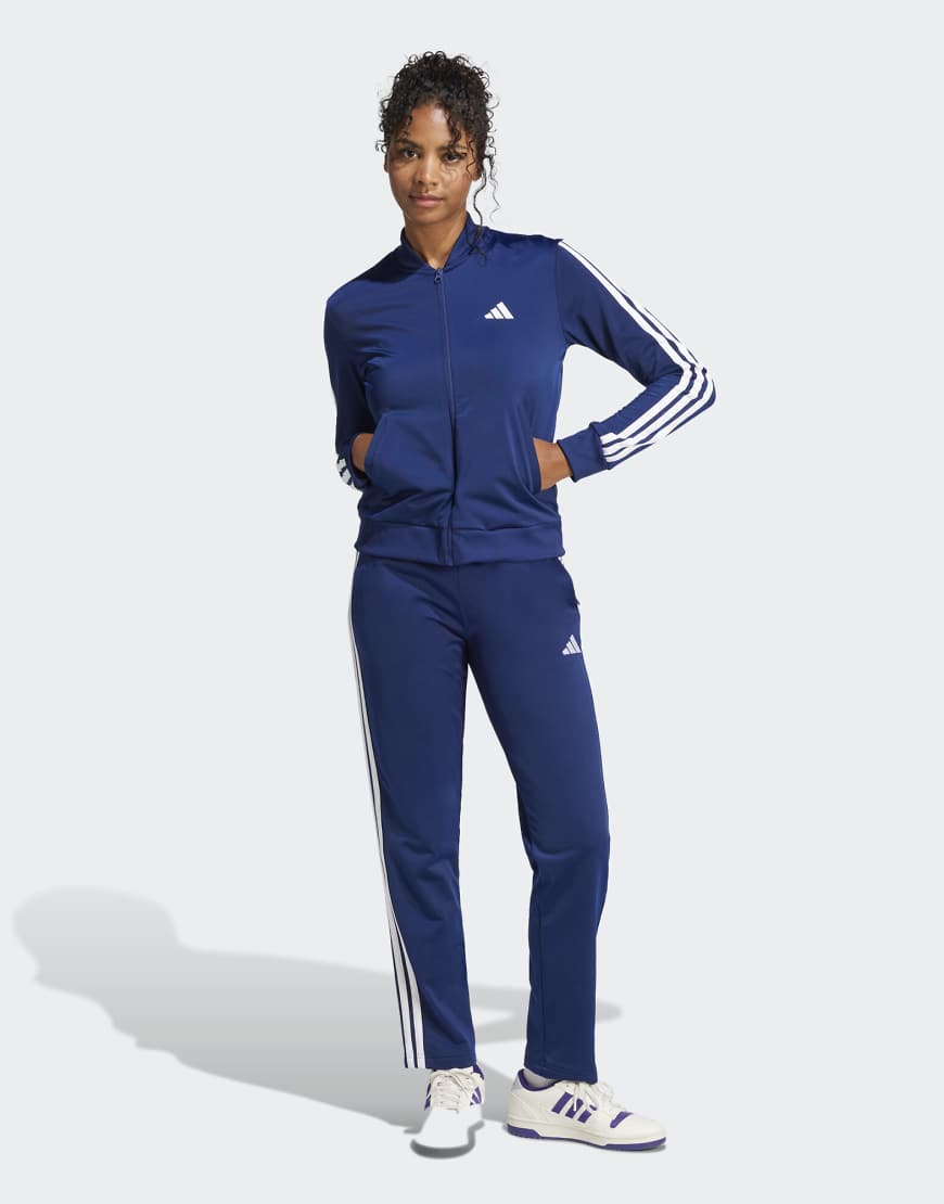 adidas performance - Essentials - Trainingsanzug in Dunkelblau mit den drei Streifen von adidas performance