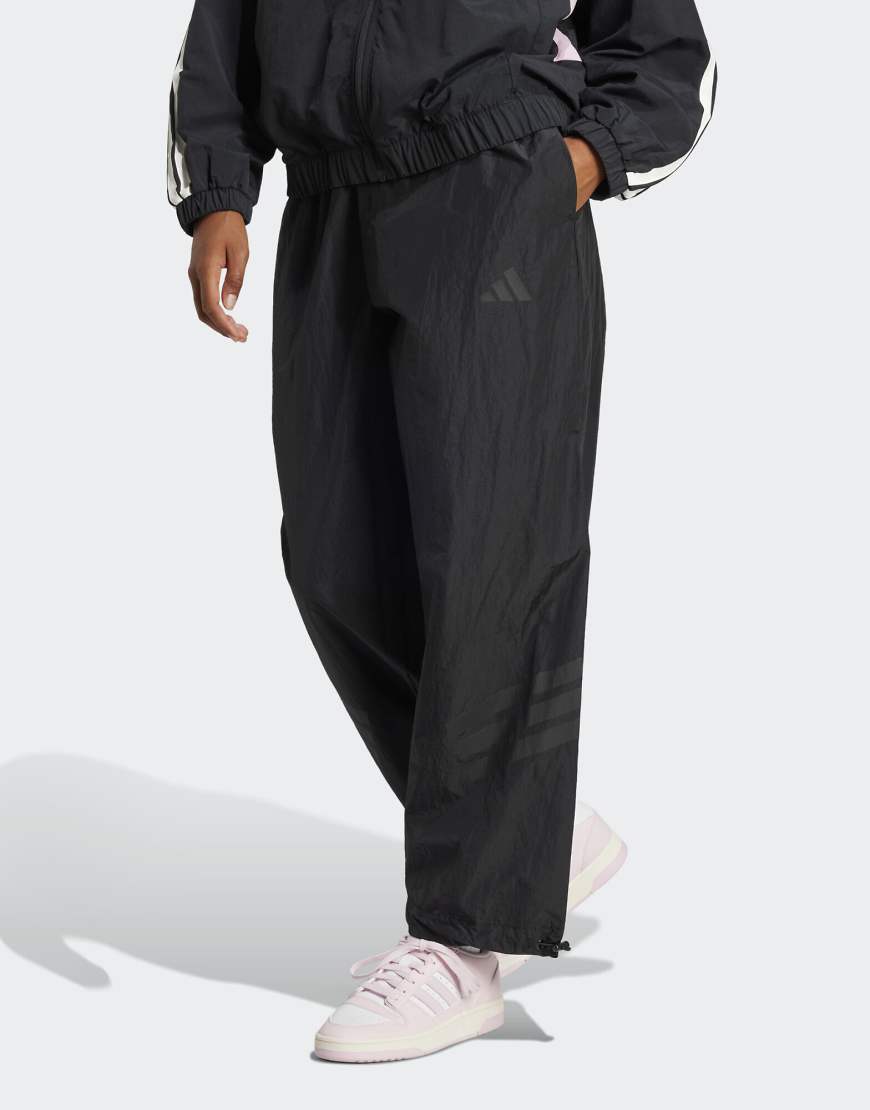 adidas performance - Future Icons - Gewebte Hose in Schwarz mit den 3 Streifen adidas performance - Future Icons - Gewebte Hose in Schwarz mit den 3 Streifen von adidas performance