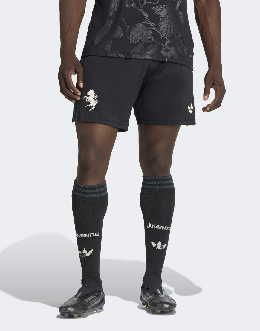 adidas performance - Juventus 25/26 - Ausweich-Shorts in Schwarz/Ecru Tint adidas performance - Juventus 25/26 - Ausweich-Shorts in Schwarz/Ecru Tint von adidas performance