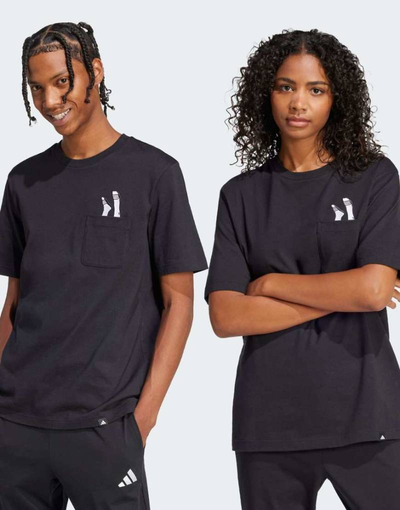 adidas performance - Lounge - T-Shirt in Schwarz mit Slider-Print von adidas performance