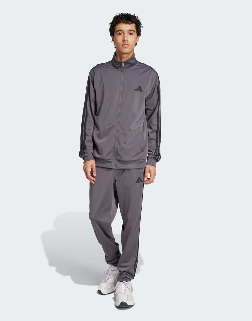 adidas performance - Sportswear - Basic-Trainingsanzug aus Trikot-Stoff in Grey Strata mit den drei Streifen-Grau adidas performance - Sportswear - Basic-Trainingsanzug aus Trikot-Stoff in Grey Strata mit den drei Streifen-Grau von adidas performance