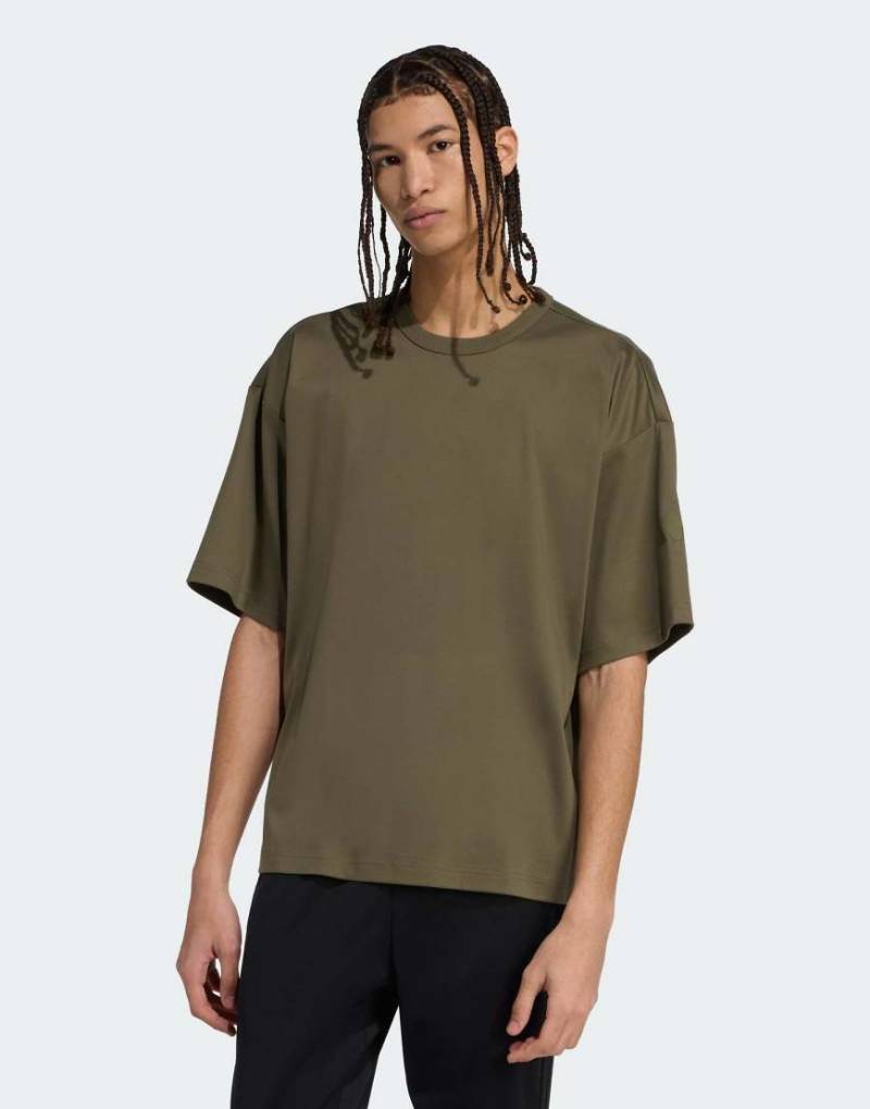 adidas performance - Weiches T-Shirt in Olive Strata-Grün von adidas performance