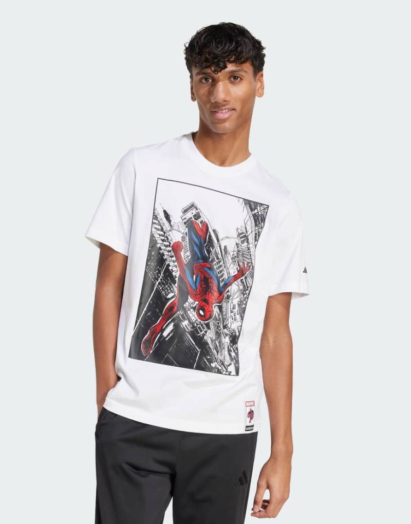 adidas performance - adidas marvel - T-Shirt in Weiß mit Spiderman-Print von adidas performance