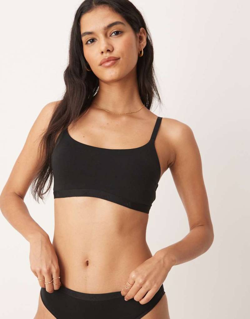 adidas - Elastisches Bustier in Schwarz mit U-Ausschnitt und farblich abgestimmtem Logo von adidas