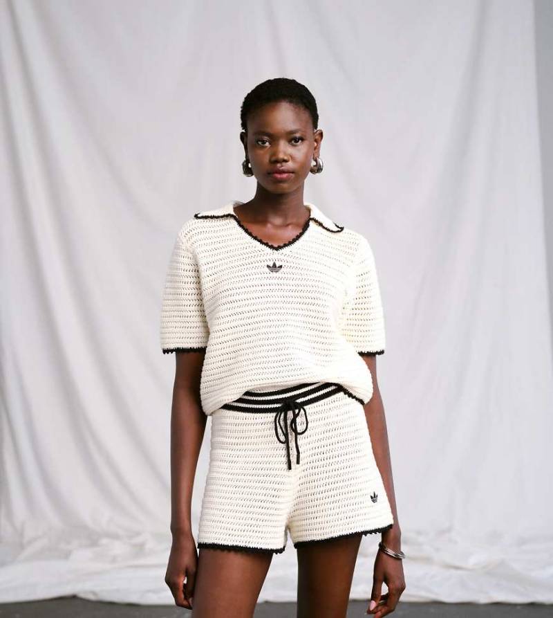 adidas Originals x ASOS - Shorts aus Häkelstrick in Ecru mit Kontrastrand-Neutral von adidas
