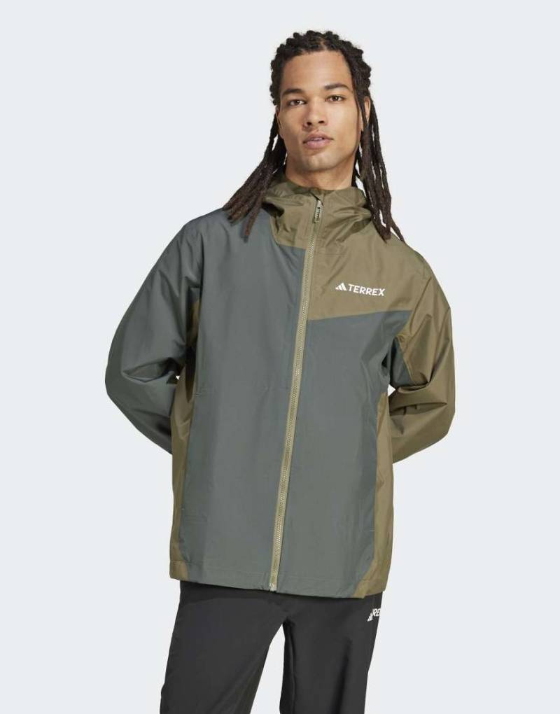 adidas Terrex - Multi 2.5l Rain. Rdy - Jacke in Legend Ivy und Olive Strata-Schwarz von adidas