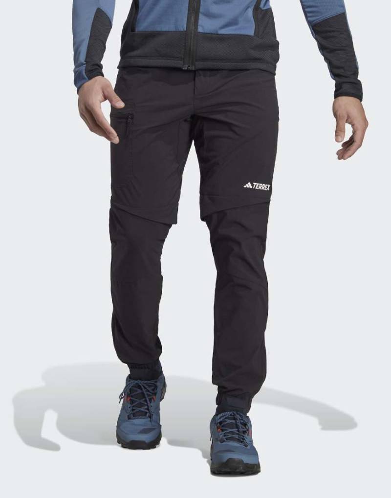adidas - Terrex Utilitas - Wanderhose in Schwarz mit abnehmbarem Beinteil von adidas