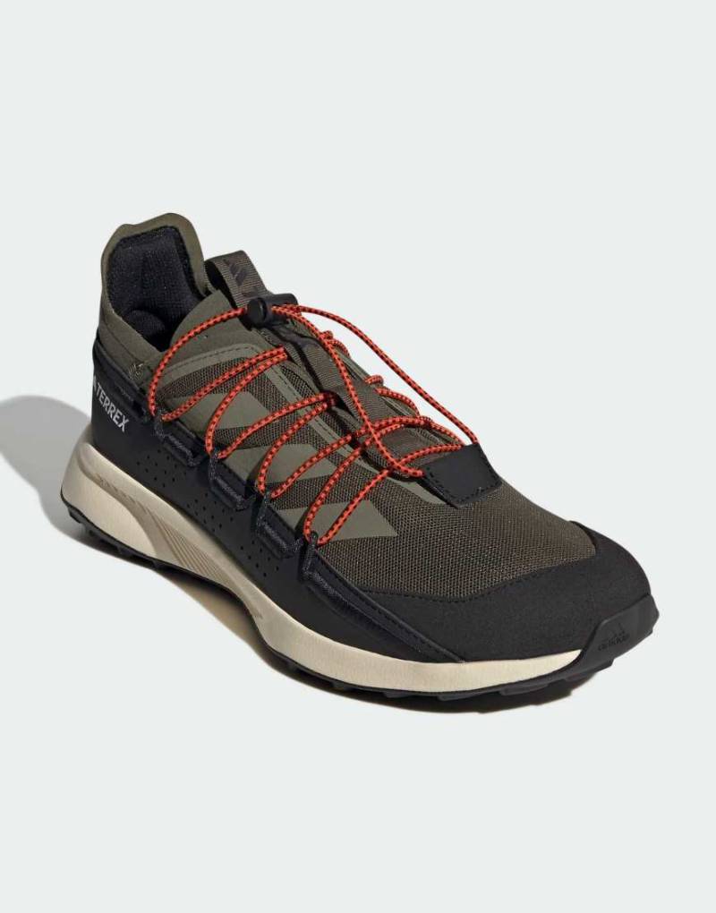 adidas Terrex - Voyager 21 - Wanderschuhe in Olive Strata, Olive Strata und Core Black-Grün von adidas
