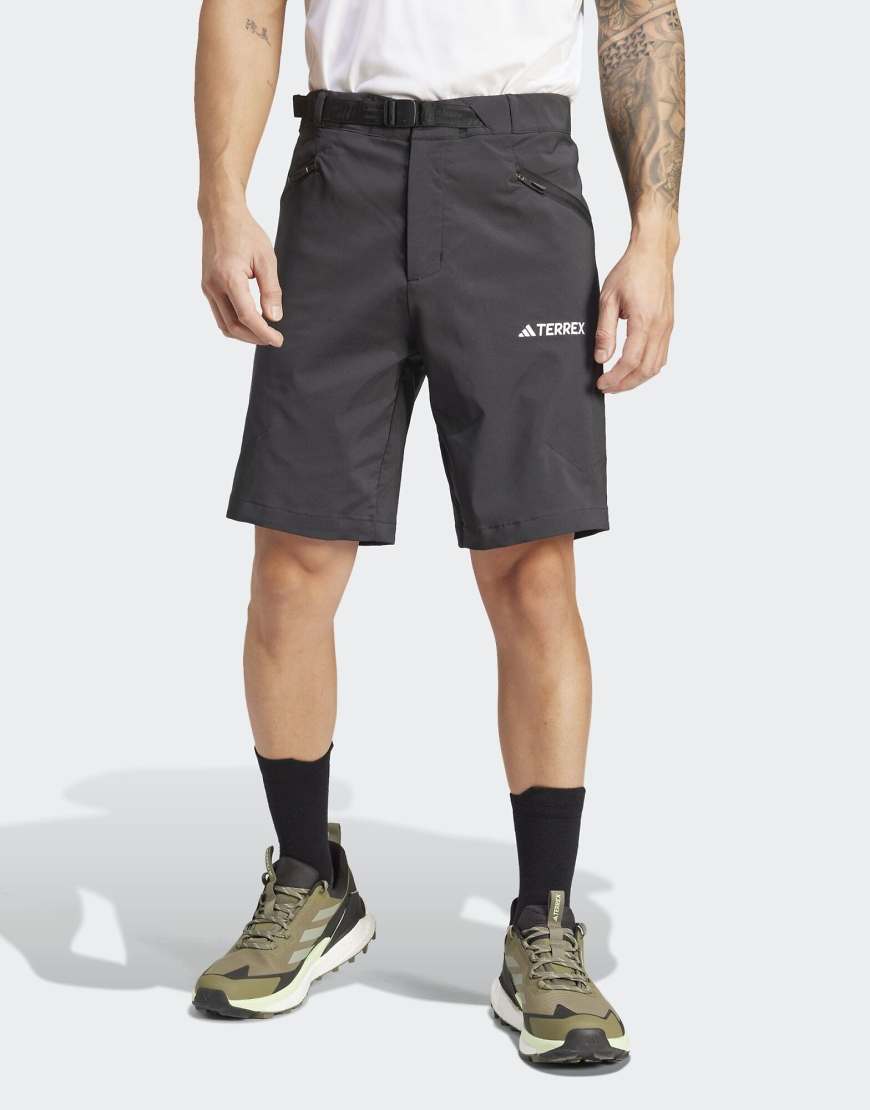 adidas Terrex - Xperior - Mittellange Shorts in Schwarz adidas Terrex - Xperior - Mittellange Shorts in Schwarz von adidas