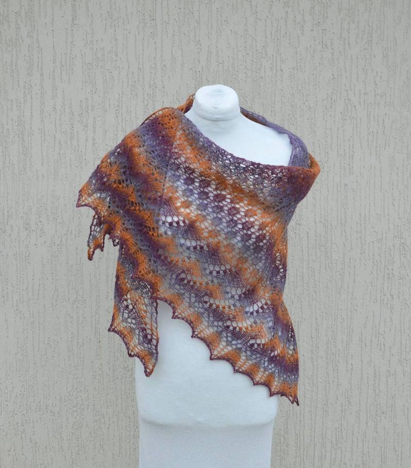 Lila-Braun Gestrickte Dreieckstuch von adinaboutique