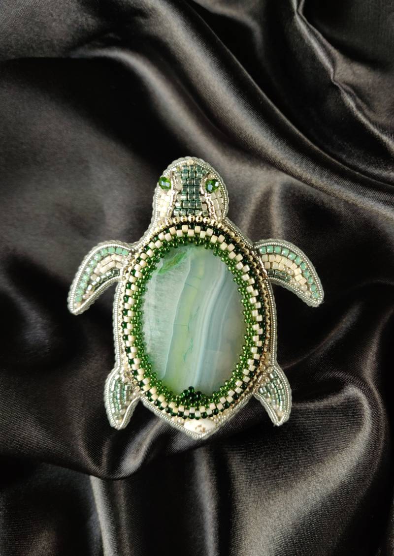 Brosche/Anhänger. Schmuck. Schildkröte. Pin. Naturstein Achat. Caboshon von admirajewelry