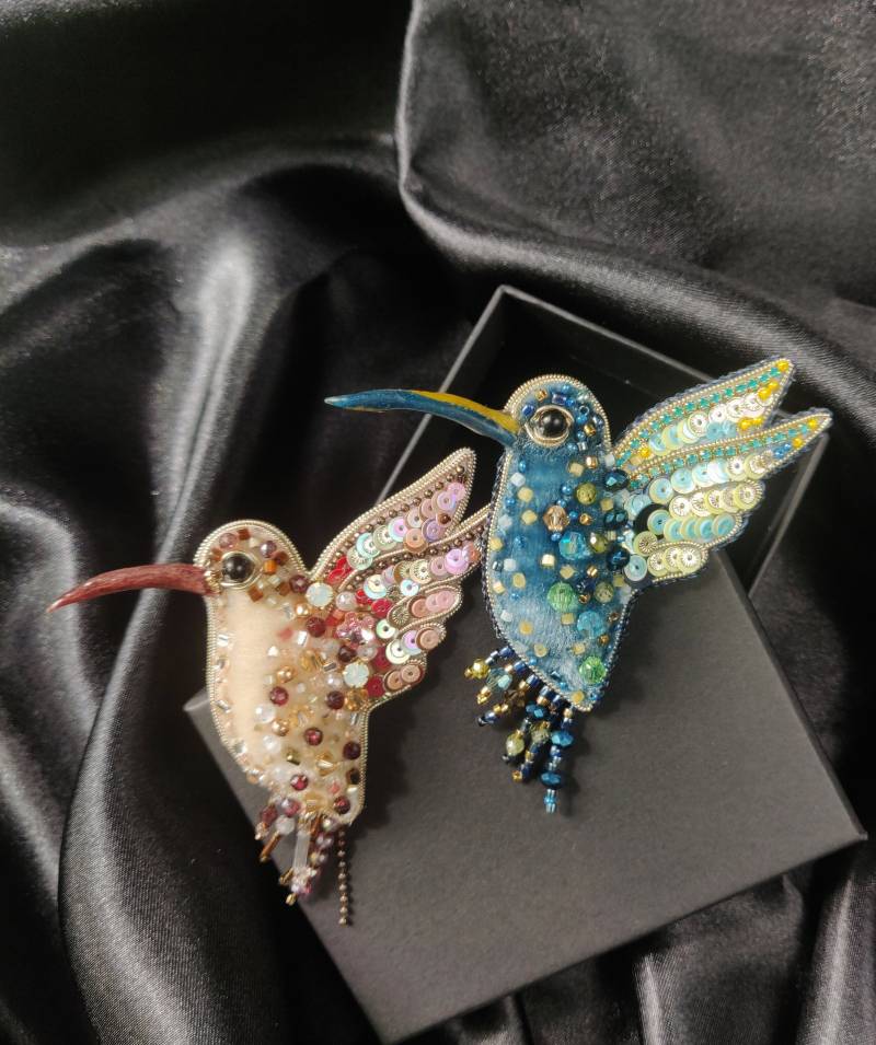 Schmuck. Brosche. Handbestickte Kristall von admirajewelry