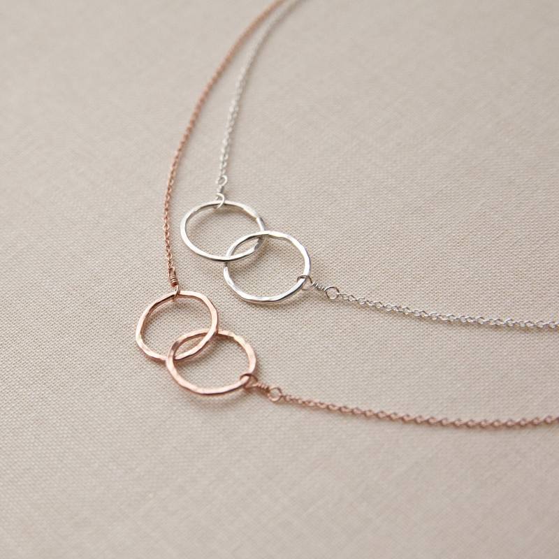 Drei Kreis Unendlichkeit Halskette, Eternity Familie Verknüpfte Mama Freundin Mutter Geschenk von adorn512