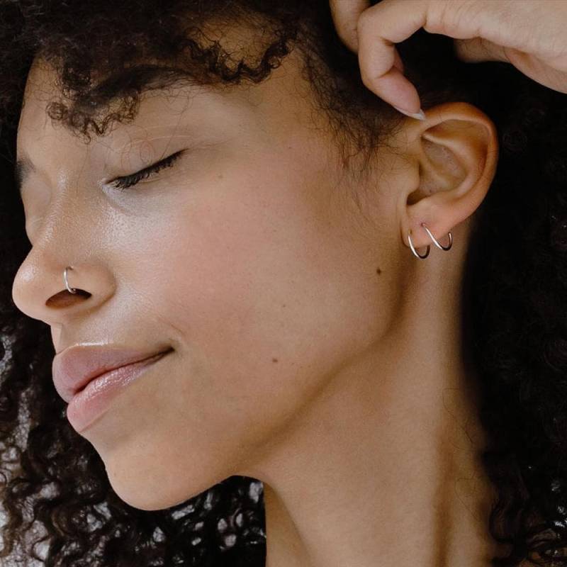 Twist Ohrringe, Kleine Huggie Hoops Gold Hoop Double Cartilage Oder Helix Piercing von adorn512