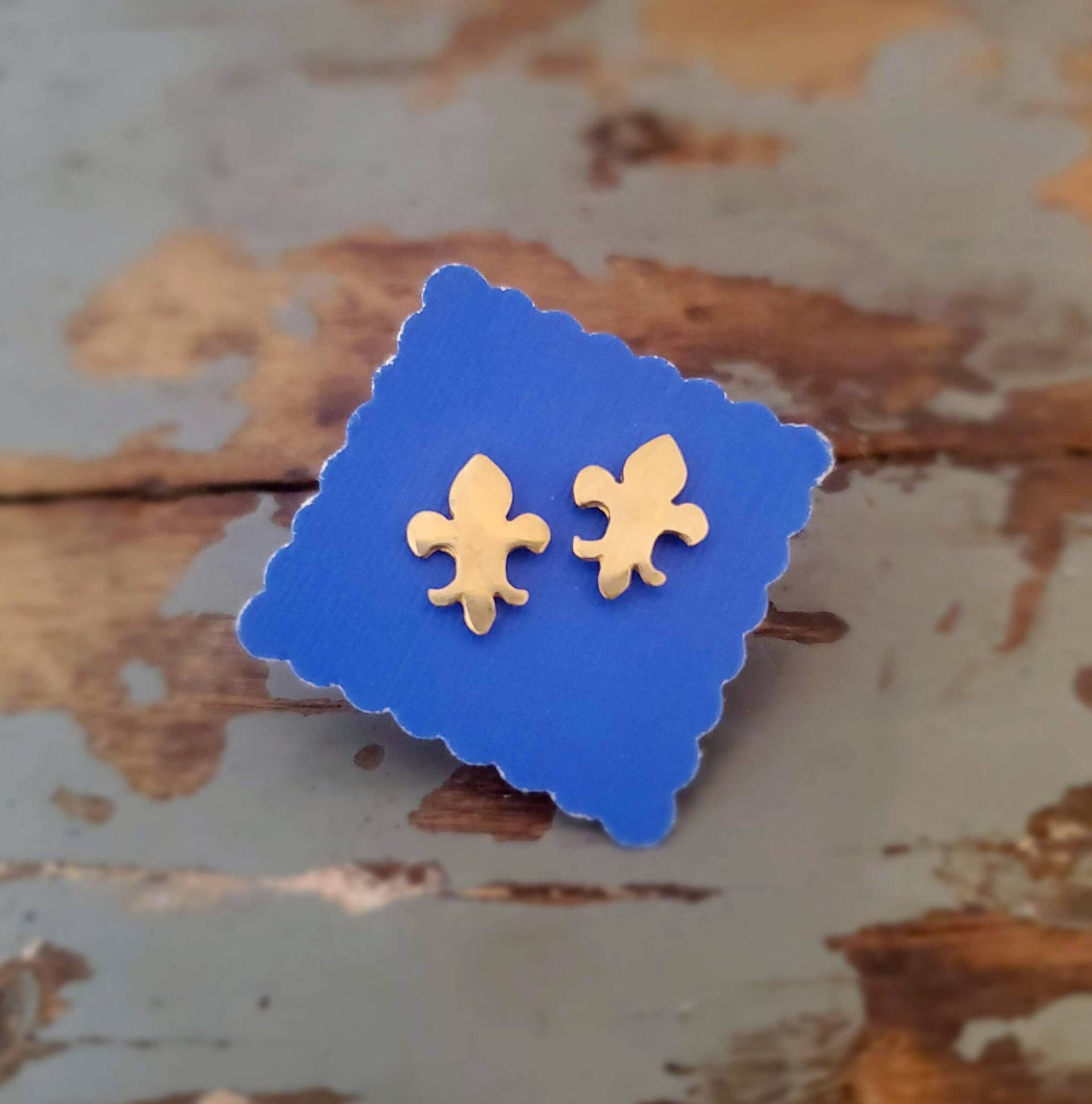 Fleur De Lis Ohrstecker Fleur De Lis Ohrstecker von adornandconquer