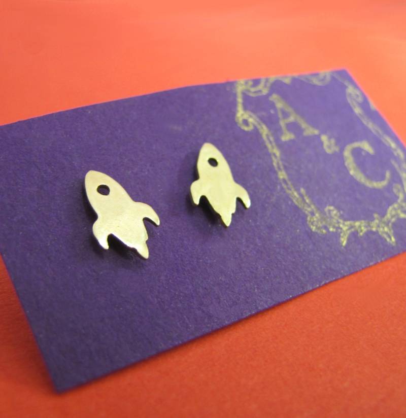 Messing Rakete Ohrstecker Messing Rakete Ohrstecker von adornandconquer