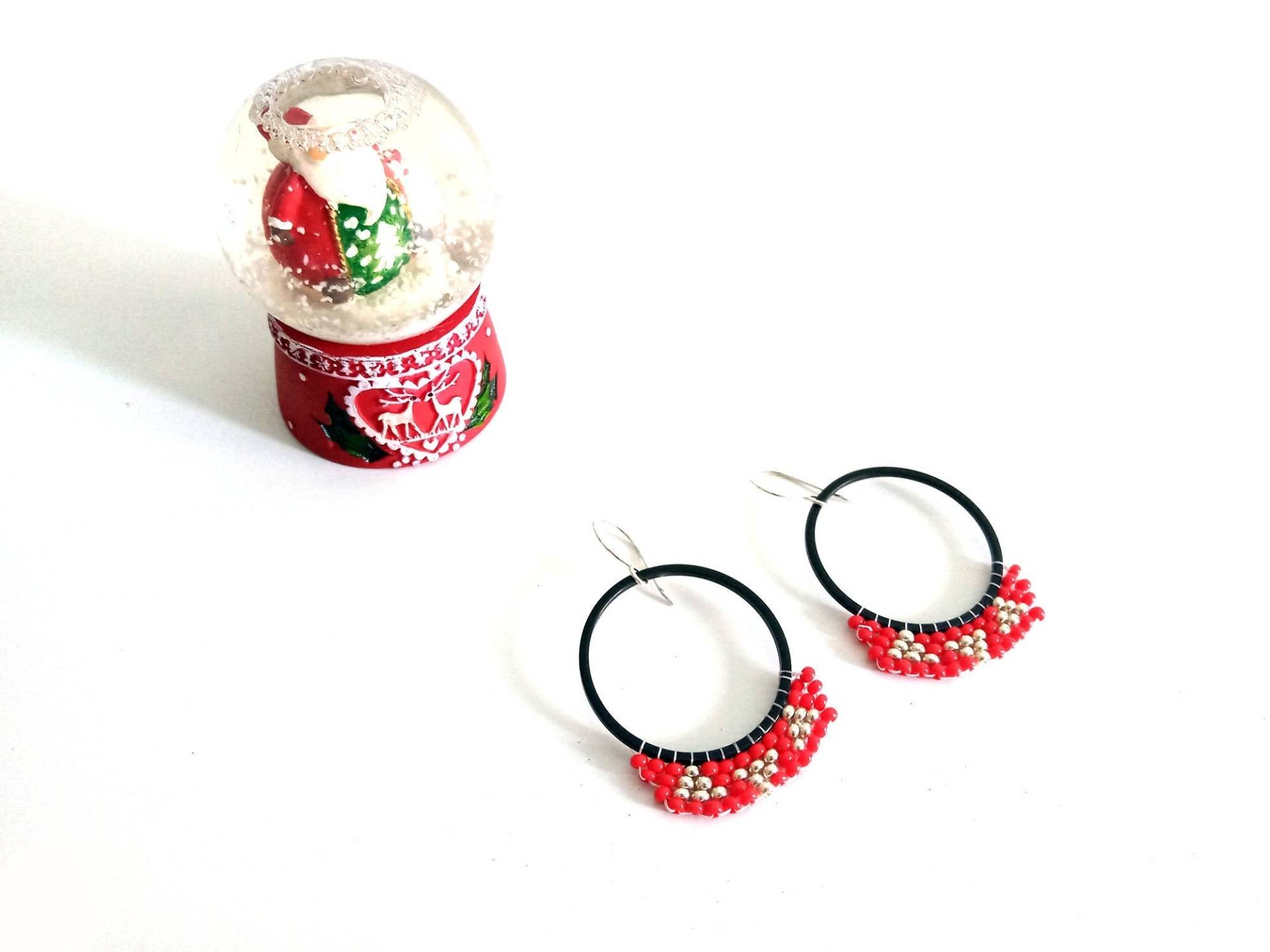 Ohrringe Mit Brüniertem Messingkreis Und Roten Silbernen Perlen, Boho-stil Ohrringe Mit Brüniertem Messingkreis Und Roten Silbernen Perlen, Boho-stil von aesCyprium
