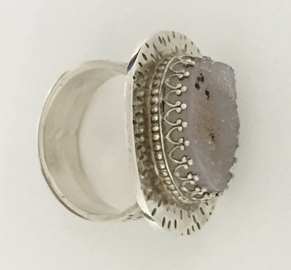 Sterling Silber Statement Ring Mit Viel Textur Und Drusygestein Sterling Silber Statement Ring Mit Viel Textur Und Drusygestein von aespinosamm