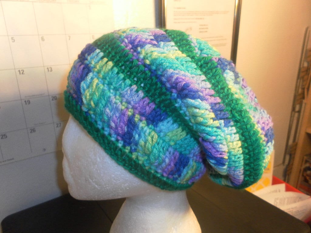 Paddy + Grüne Blätter - Handgehäkelte Mütze von afghansbyeunice