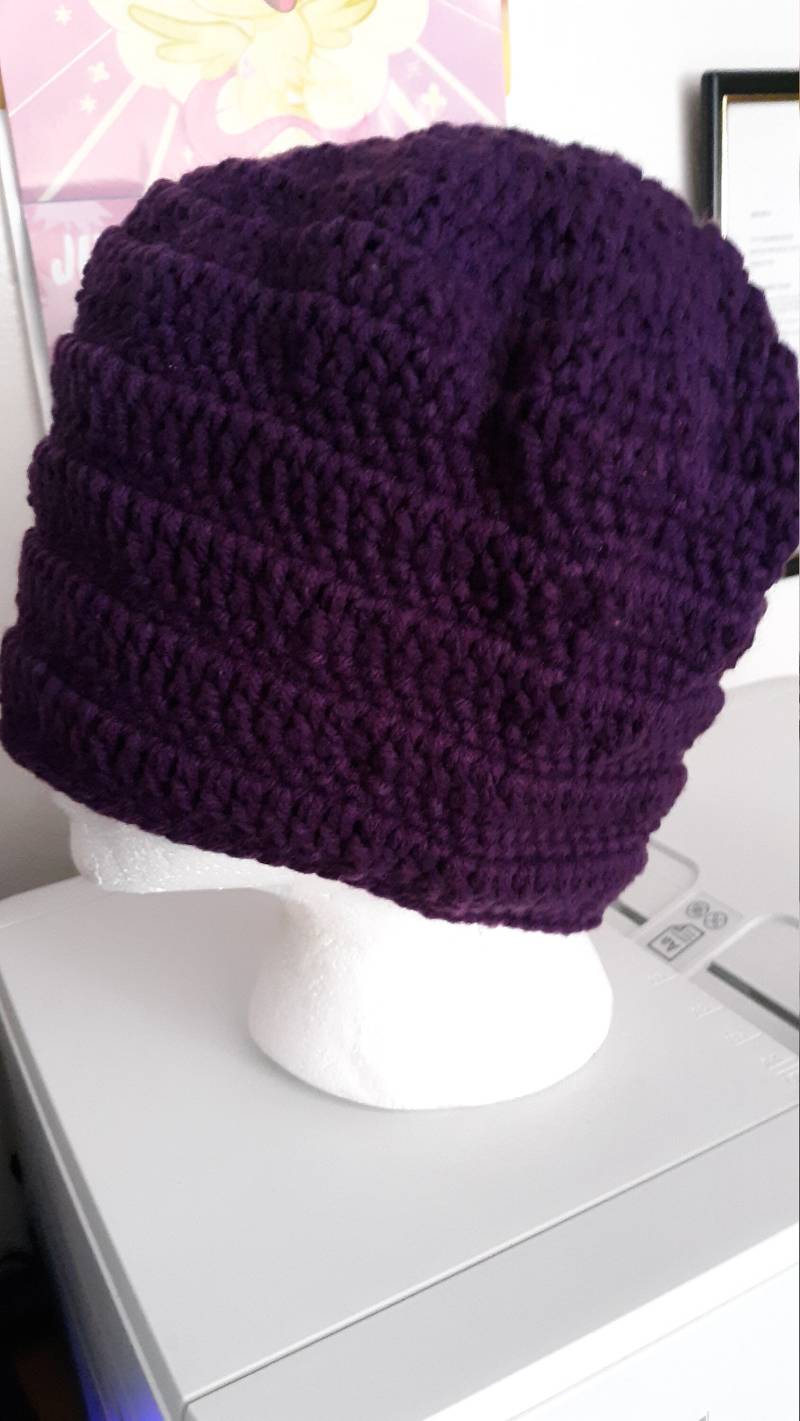 Purple + Not Rain - Handgehäkelte Beanie 23 cm Tiefe, 24 Breite von afghansbyeunice