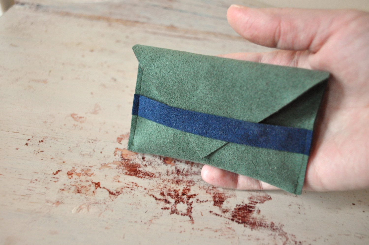 Grünes Wildleder Mini Portemonnaie, Visitenkartenhalter Grünes Wildleder Mini Portemonnaie, Visitenkartenhalter von aftertheZ