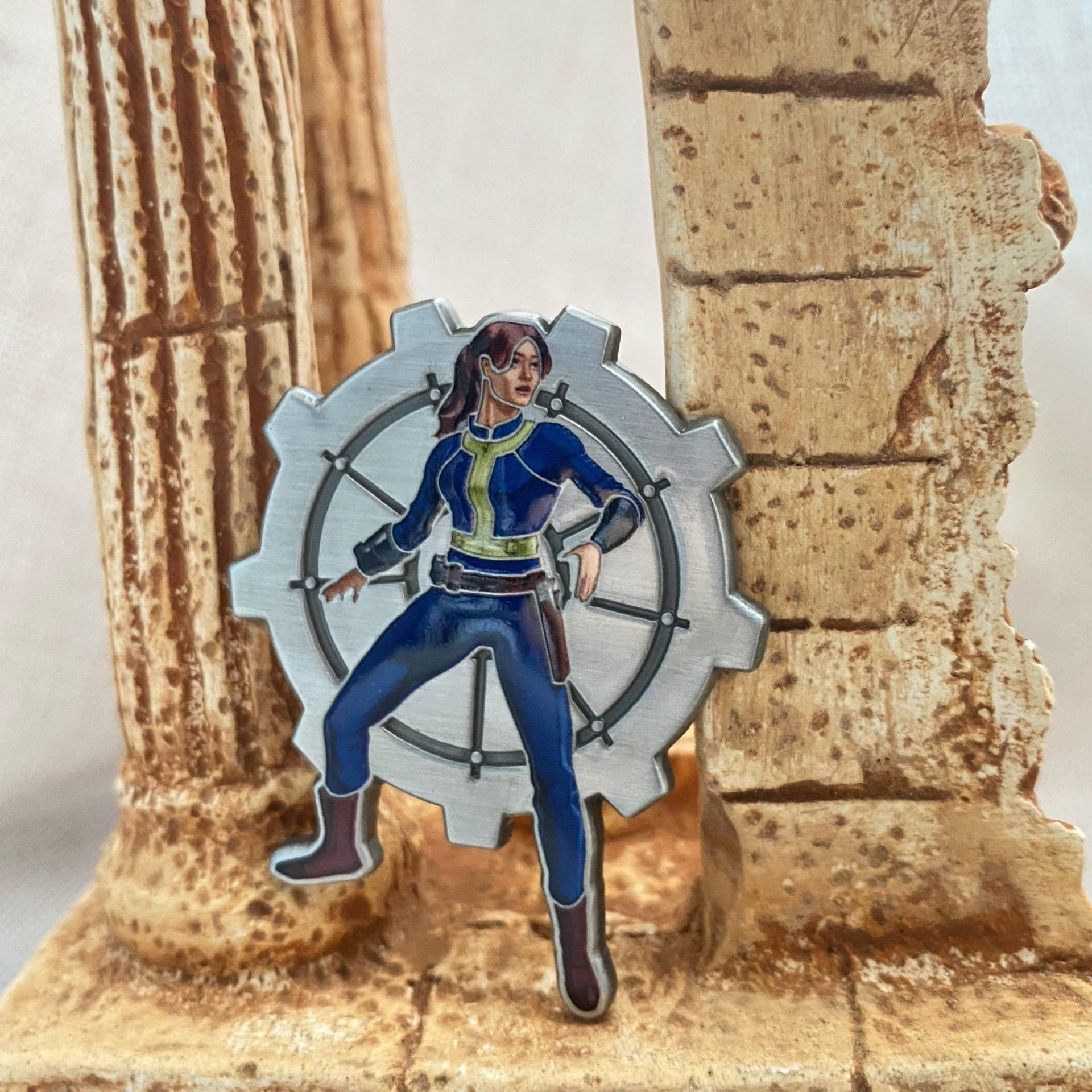 Lucy Maclean | Fallout Inspirierter Emaille Pin Lucy Maclean | Fallout Inspirierter Emaille Pin von agamersnature