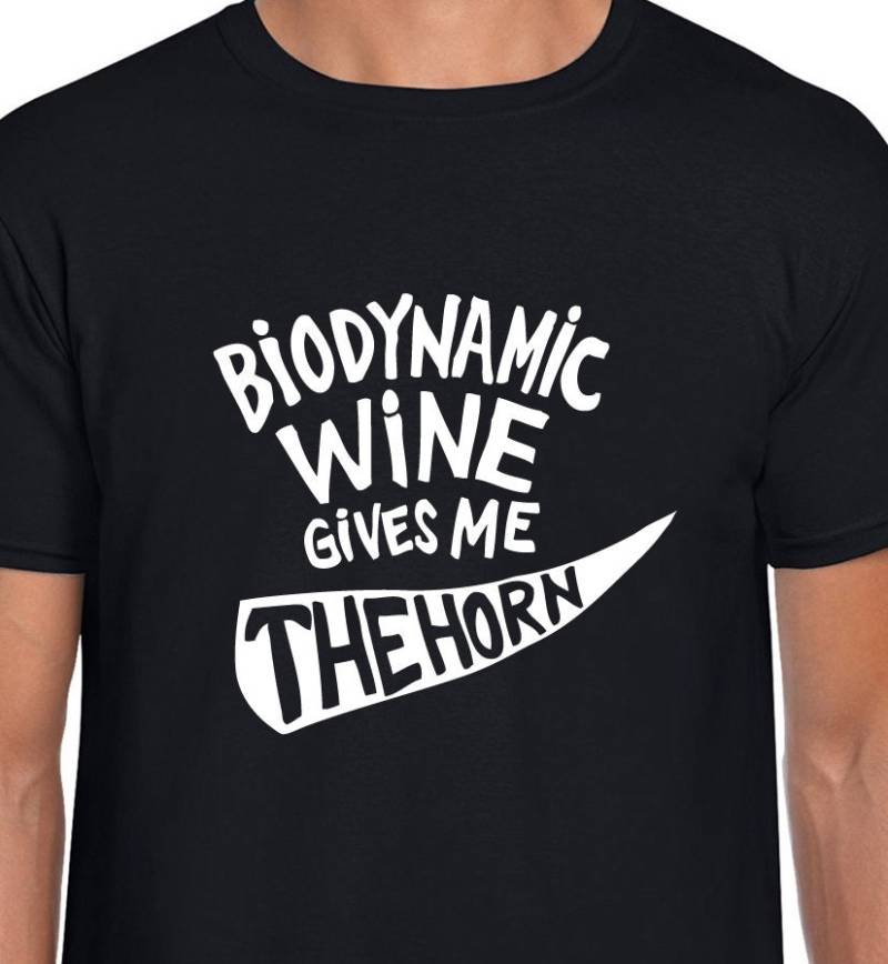 Biowein 500 Gülle Horn Naturwein Bio T-Shirt - Unisex Style von aheartshapedcherry