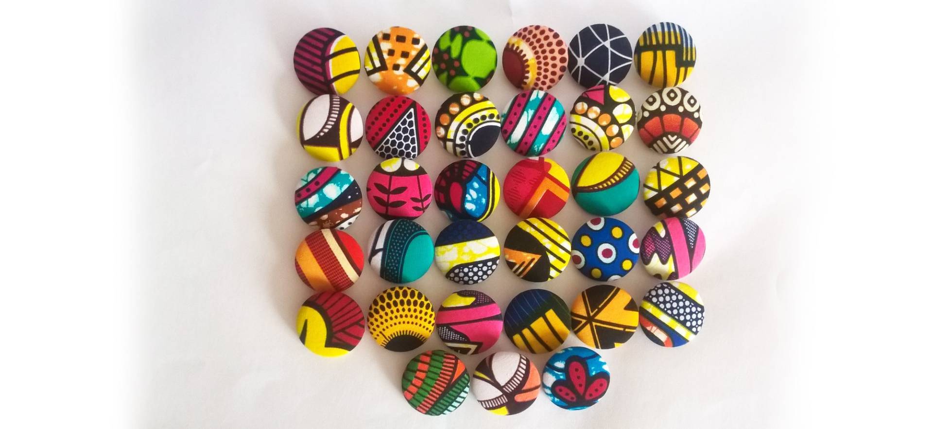 Eine Brosche Ihrer Wahl 3, 8 cm Wachsstoff von ahomeBoutsDeMotifs